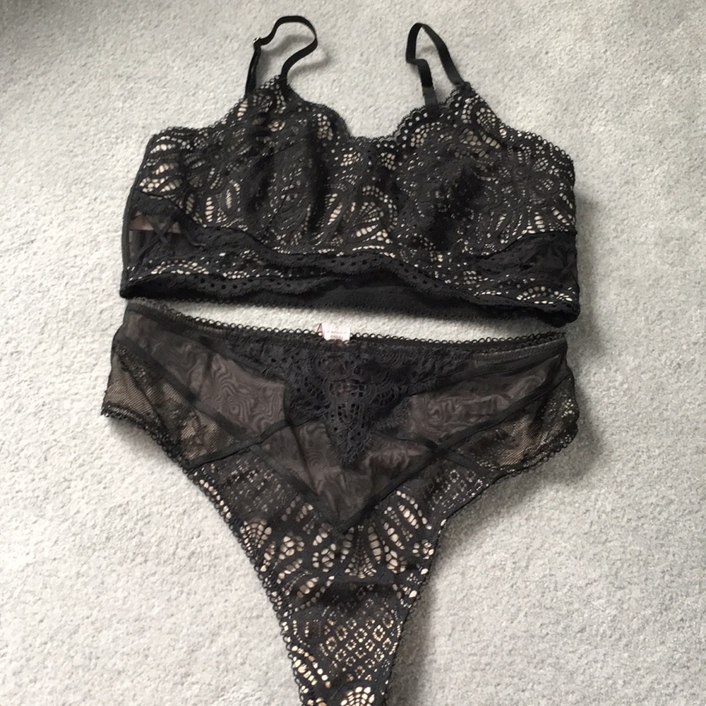 Black bra and pantie set